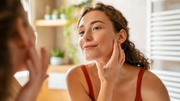 Ακμή μετά τα 25: Συμβουλές από τον δερματολόγο