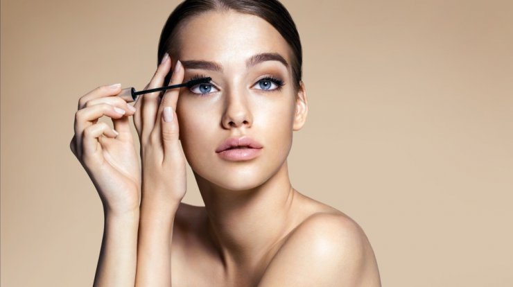 Nέα πολυ-λειτουργική μασκάρα! Με τεράστιο όγκο και μήκος, για μακιγιάζ ή ως θεραπεία