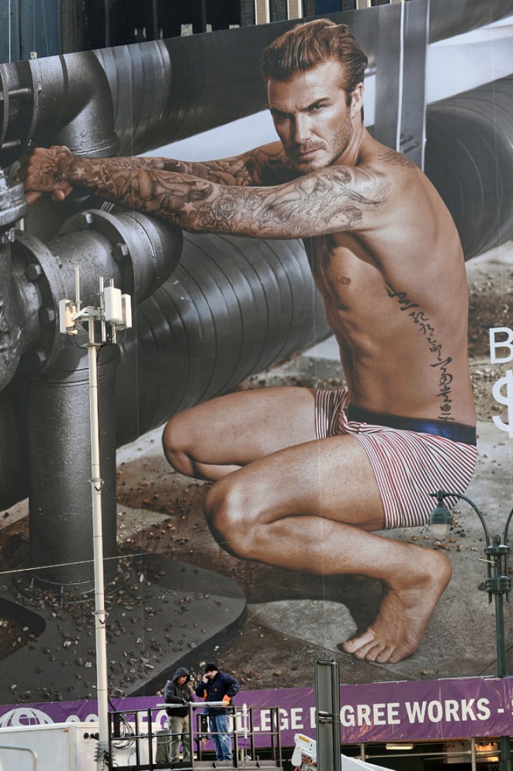 David Beckham: Ημίγυμνος στους δρόμους του Manhattan [φωτογραφίες]