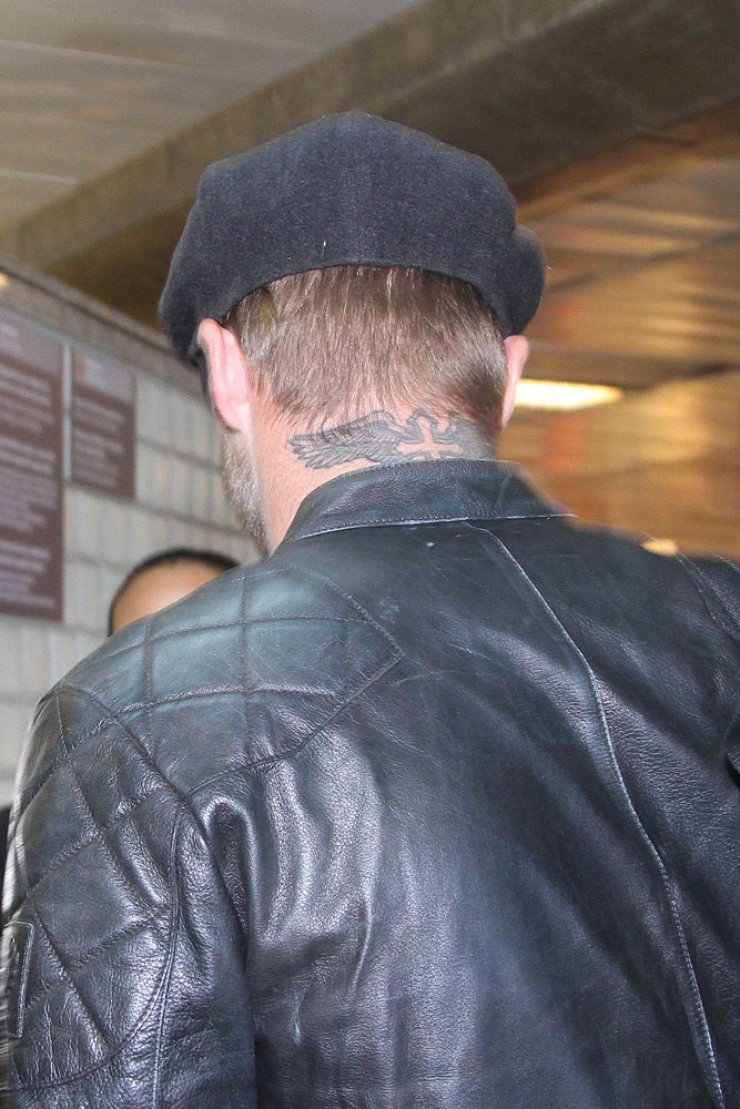 Σέξυ, ωραίος, διάσημος και με τατουάζ στο σβέρκο [φωτογραφίες]