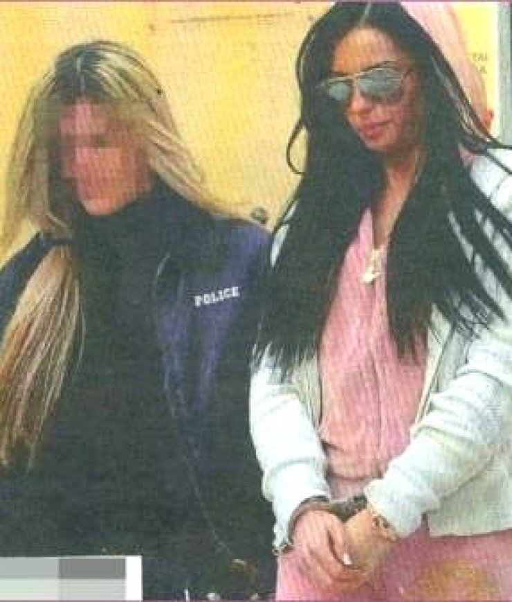 Η Αλεξανδράκη με χειροπέδες. Η πρώτη photo από τη σύλληψή της