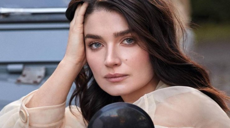 Δεν πάει το μυαλό σας ποιος πασίγνωστος τραγουδιστής είναι ο πατέρας αυτής της πρωταγωνίστριας του Netflix!