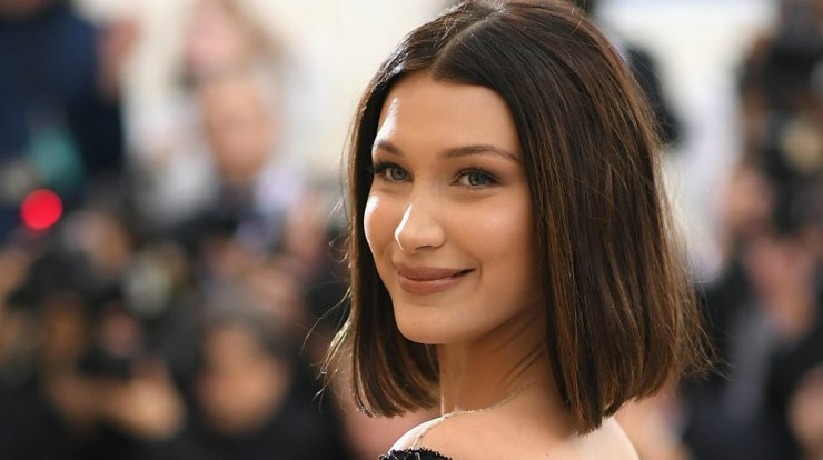 Bella Hadid: Φόρεσε το πιο cool outfit για μια βροχερή ημέρα