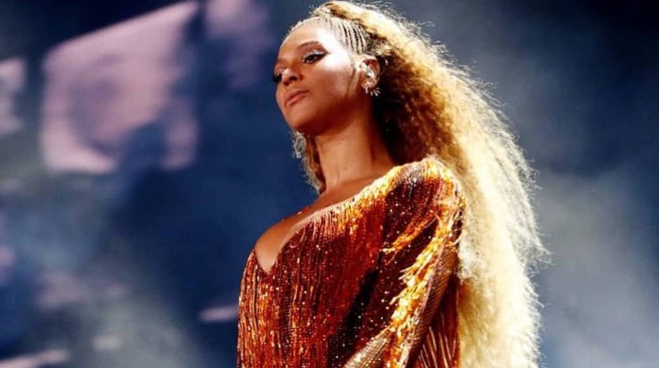 Η Beyonce έγινε κούκλα με δημιουργία του Έλληνα σχεδιαστή Vrettos Vrettakos