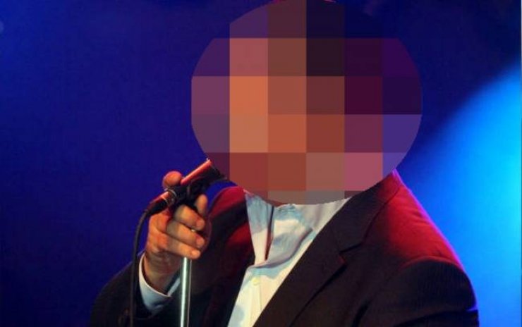 Γνωστός λαϊκός τραγουδιστής αποκαλύπτει: «Η μάνα μου είναι εδώ και 10 χρόνια σε καροτσάκι»