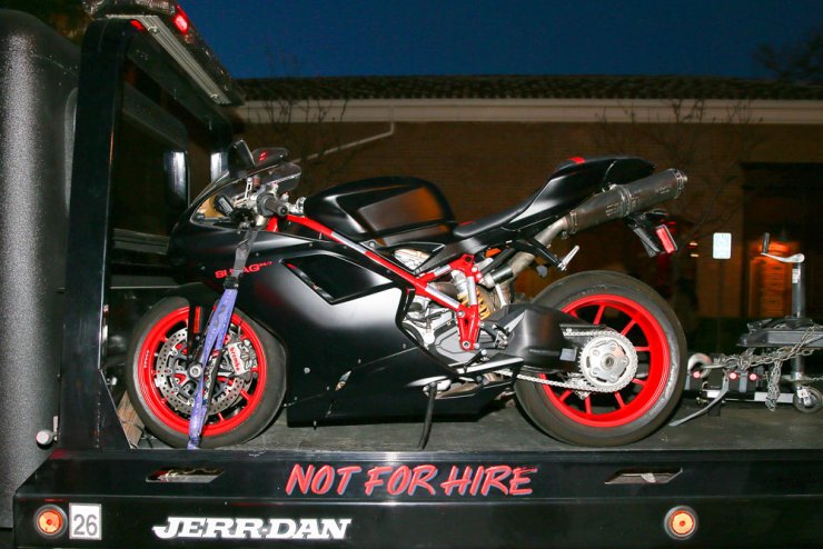 Δείτε τι δώρο έκανε ο Usher στον Justin Bieber [εικόνες]