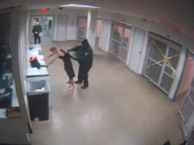 Δείτε τη στιγμή που συλλαμβάνεται ο Justin Bieber [φωτογραφίες]