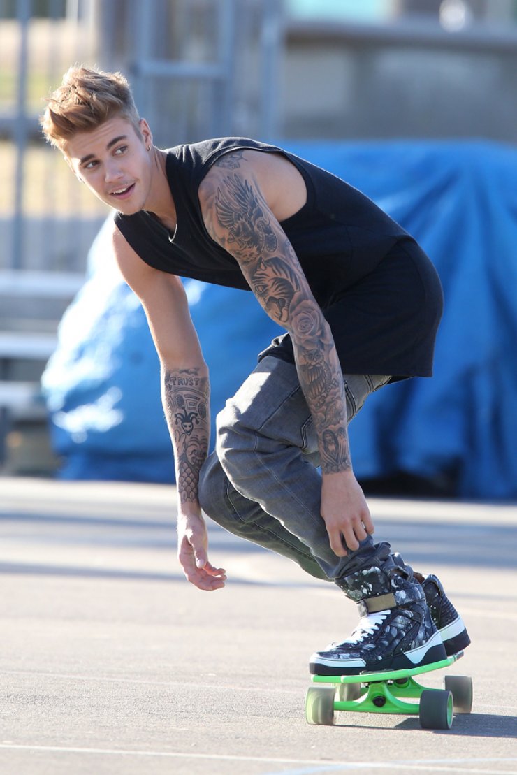 Ο Justin Bieber απολαμβάνει τα παιχνίδια του [εικόνες]