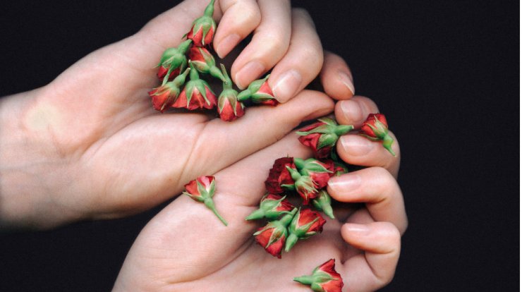 Έτσι θα προφυλάξεις τα χέρια σου από την ξηρότητα που προκαλεί ο χειμώνας