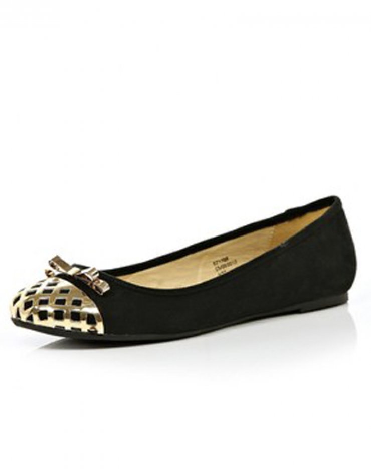 Μπαλαρίνα με χρυσές λεπτομέρειες