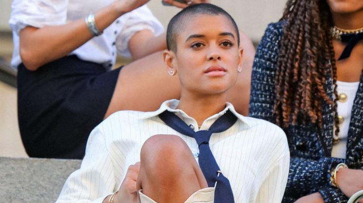 Η πρωταγωνίστρια του reboot του Gossip Girl φοράει ήδη μερικές από τις μεγαλύτερες τάσεις