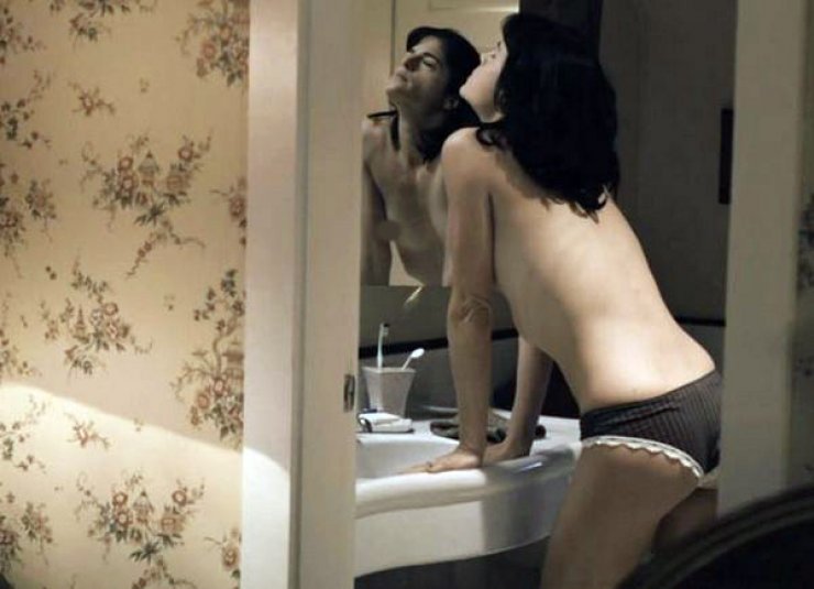 Διάσημη ηθοποιός topless στη νέα της ταινία