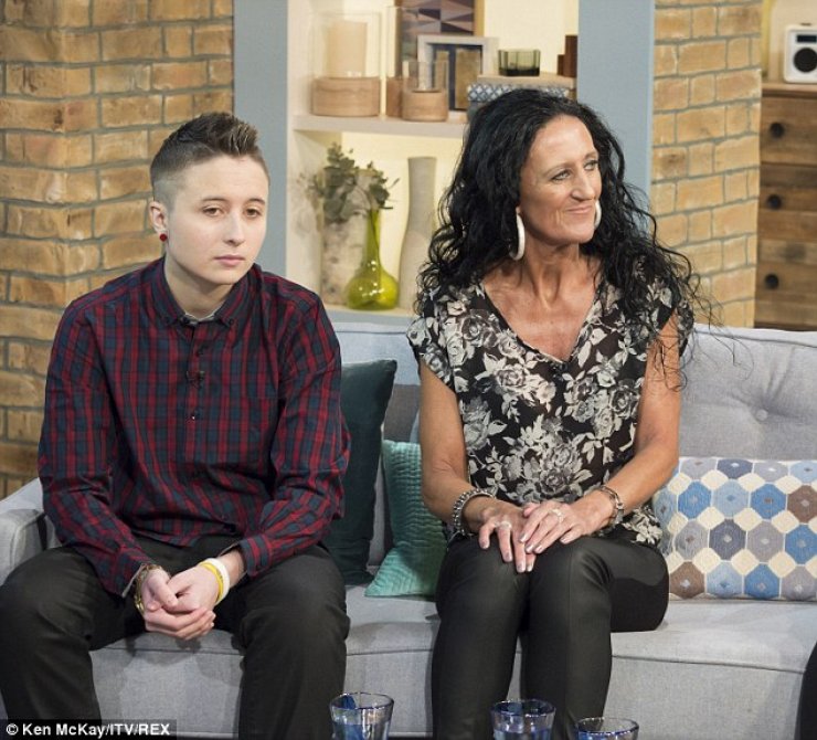 Ετσι στήριξα την κόρη μου στα 10 της να αλλάξει φύλο και να γίνει αγόρι [βίντεο]