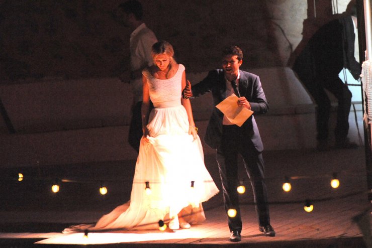 Διάσημος τραγουδιστής ανέβηκε τα σκαλιά της εκκλησίας [εικόνες]