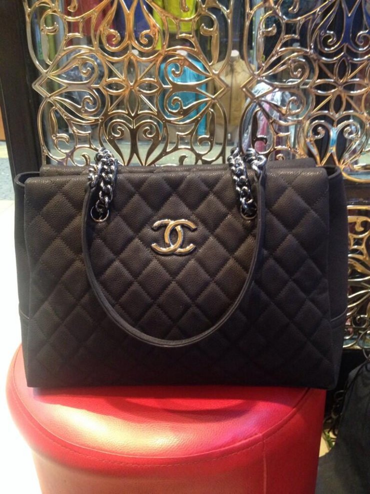 Δες που ψωνίζουν μαϊμού Louis Vuitton, Chanel & Ηermes οι επώνυμες Ελληνίδες [εικόνες]