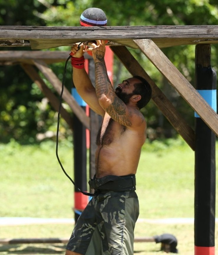 Πασίγνωστος Έλληνας δημοσιογράφος έγραψε στα social media για το Μπο "Αυτό το κράταγα  μέχρι να αποχωρήσεις"
