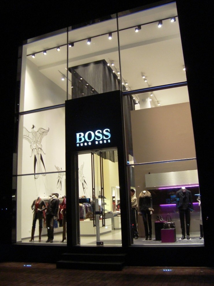 O Hugo Boss διαμαρτύρεται για τη λιτότητα στην Ευρώπη