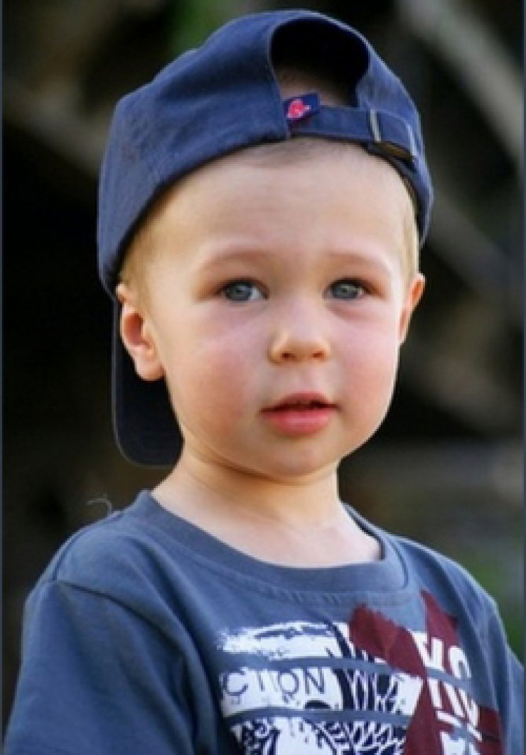 Δεν πάει το μυαλό σας ποιος είναι ο ξανθός μπόμπιρας της φωτογραφίας!