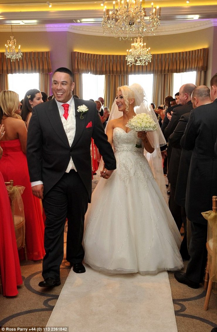 Ο γάμος των ρεκόρ: Παντρεύτηκαν με 130 παράνυφους και 103 συνοδούς γαμπρού [εικόνες]