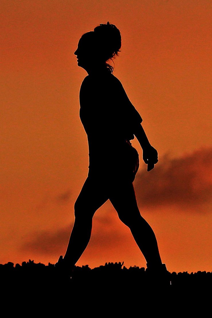 Η Britney Spears ποζάρει στο ηλιοβασίλεμα [εικόνες]