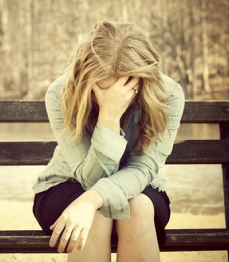 7 πράγματα που πρέπει να κάνετε εάν βγαίνετε με κάποια που έχει πληγωθεί