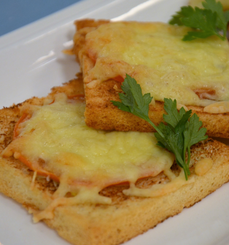 Μπροσκέτες με τυρί και ντομάτα