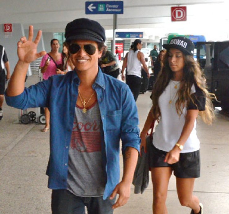 O Bruno Mars μας συστήνει το κορίτσι του! Ι LOVE STYLE