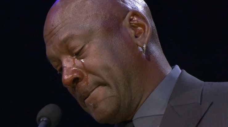 "Λύγισε" ο Michael Jordan στην αφιέρωση που έκανε στον Kobe Bryant [βίντεο]