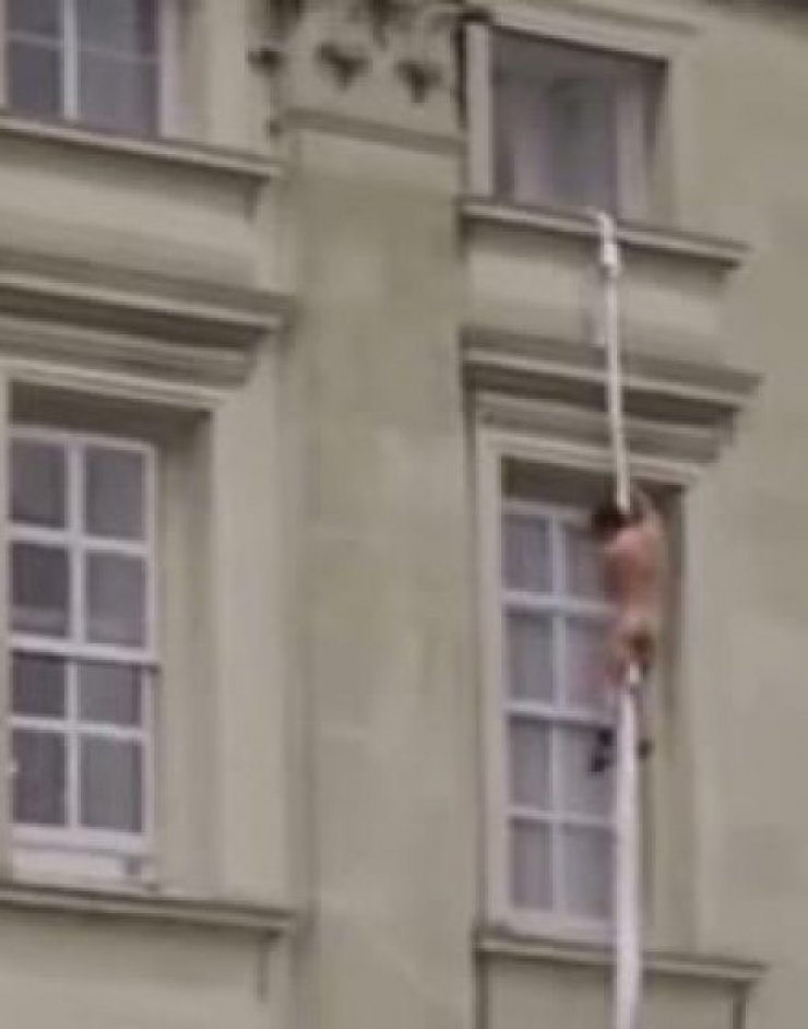 Λύθηκε το μυστήριο με τον γυμνό του Μπάκινγχαμ -Τι ακριβώς συνέβη 