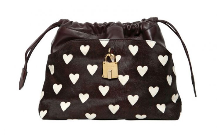 Οι τσάντες Burberry γεμίζουν καρδιές 