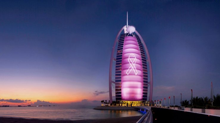 Το Burj Al Arab γίνεται… ροζ!