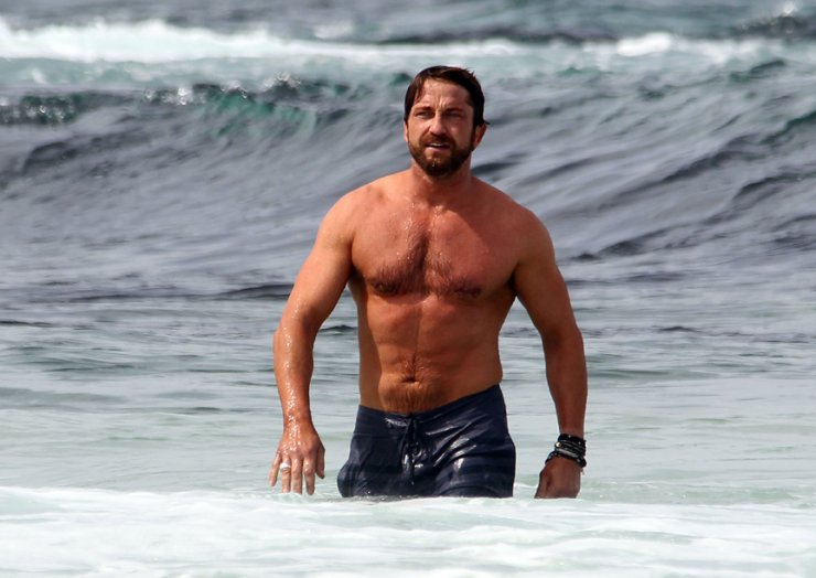 Δείτε το καυτό και γυμνασμένο σώμα του Gerard Butler [εικόνες]