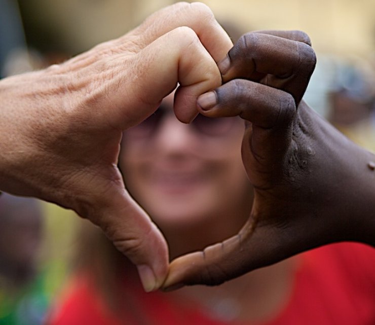 “One Love Team”: Το νέο ντοκιμαντέρ του Αντώνη Κανάκη με την Action Aid