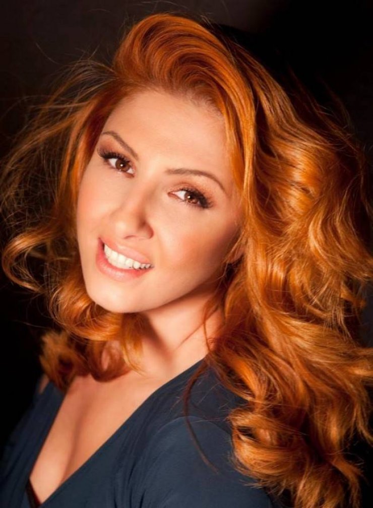 Δείτε τη νέα αλλαγή της Έλενας Παπαρίζου στο look της!