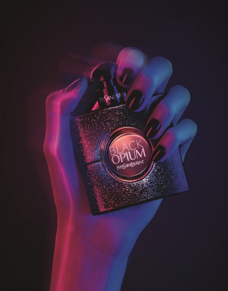 Υποδεχόμαστε το νέο YSL Black Opium Glowing Eau de Toilette