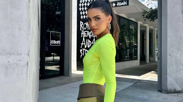 H Camila Coelho σου δείχνει πως να φαίνονται υπέροχα πάνω σου τα wide leg jeans