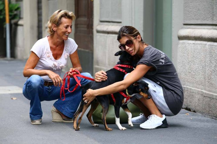 Η Elisabetta Canalis λέει ναι στην υιοθεσία [εικόνες]
