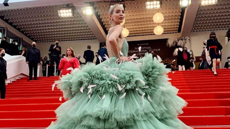 Leonie Hanne: Η πιο διάσημη influencer στις Κάννες με Celia Kritharioti