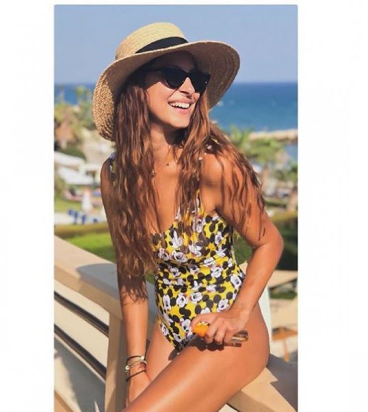 Κωνσταντίνα Ευριπίδου: Ποζάρει στο φακό χωρίς ίχνος μακιγιάζ και είναι πανέμορφη!