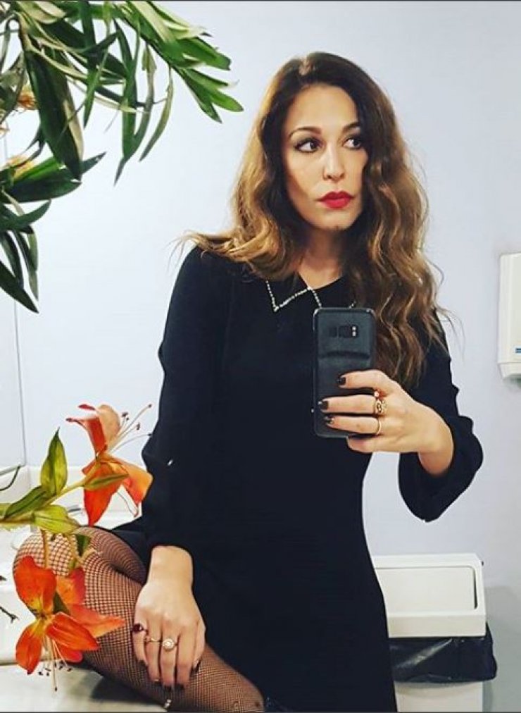 Νέο look για την Κατερίνα Παπουτσάκη: Έκανε το πιο stylish καλοκαιρινό κόψιμο