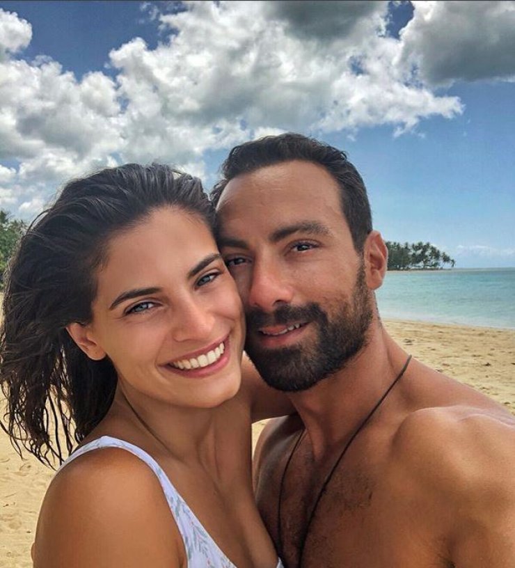 Σάκης Τανιμανίδης – Χριστίνα Μπόμπα: Μας έδειξαν λεπτομέρειες από τη διακόσμηση του γάμου τους!