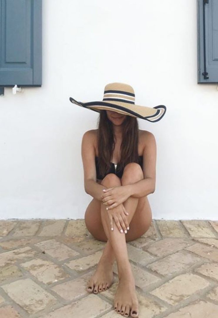 Επώνυμη Ελληνίδα μας έδειξε για πρώτη φορά τη φουσκωμένη της κοιλίτσα! [εικόνα]