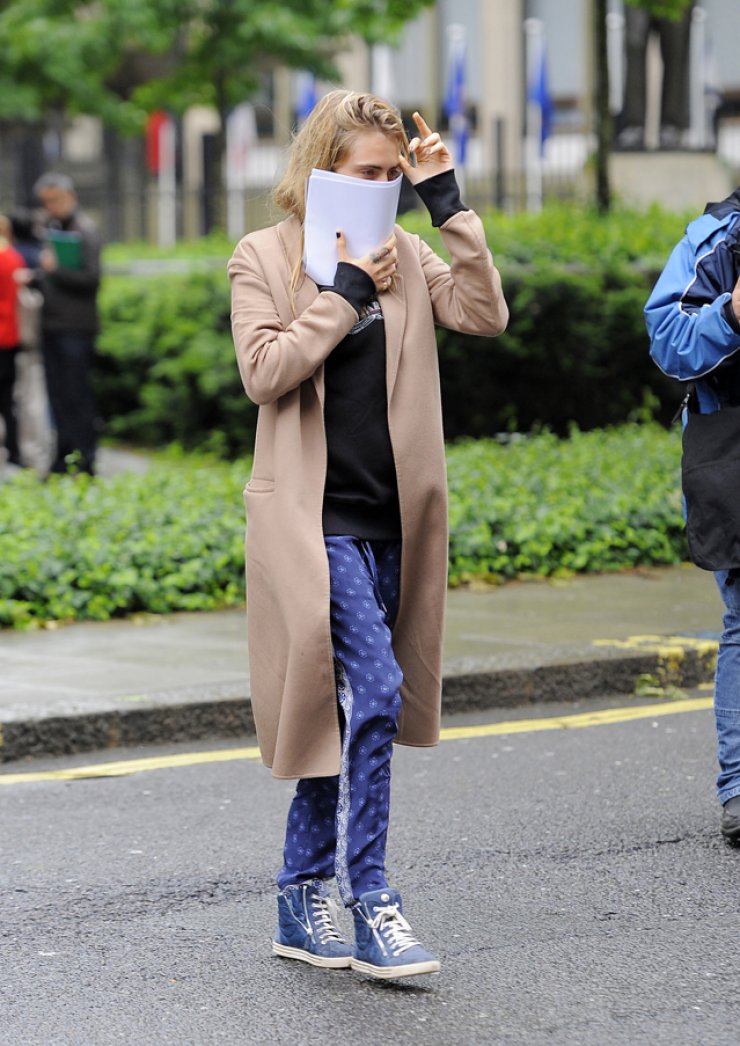 Τι γύρευε η Cara στην Αμερικάνικη Πρεσβεία; [εικόνες]