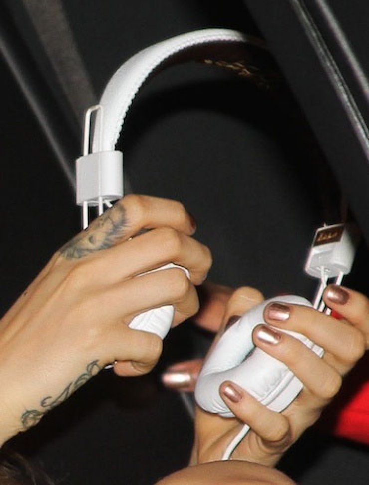 To νέο τατουάζ της Cara Delevigne [εικόνες]