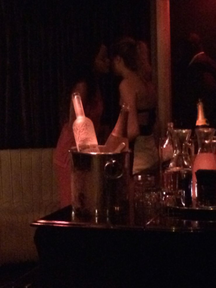 Τρυφερά τετ-α-τετ για Rihanna και Cara Delevigne [εικόνες]