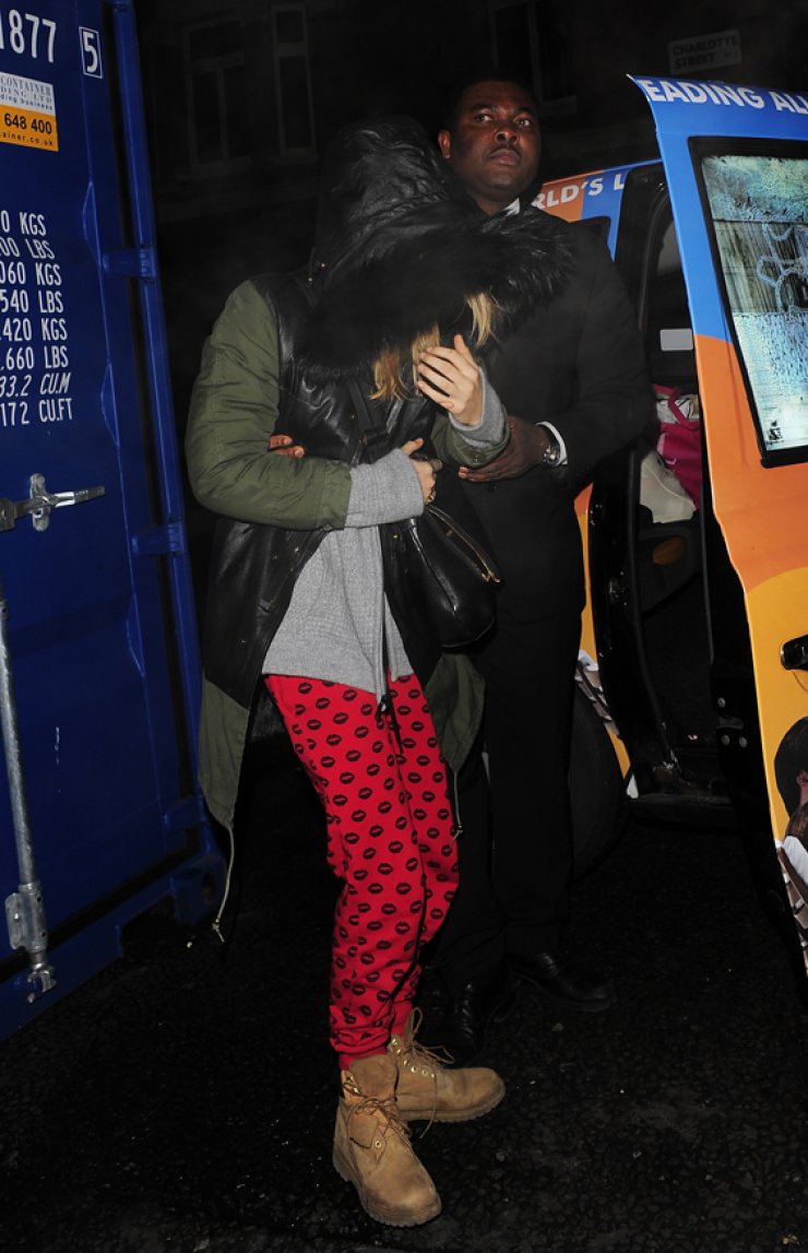 Μετά τη δημοσιότητα προσπαθεί να κρυφτεί! Ποια είναι;