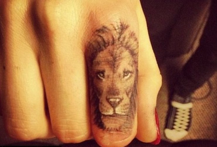 Ποιο διάσημο μοντέλο έκανε αυτό το τατουάζ;