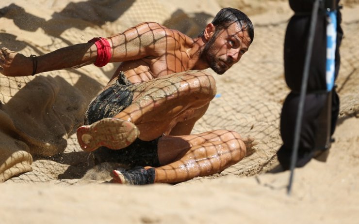 Η κουκλάρα που βρίσκεται πίσω από το "Survivor" και δεν την έχουμε ξαναδεί!