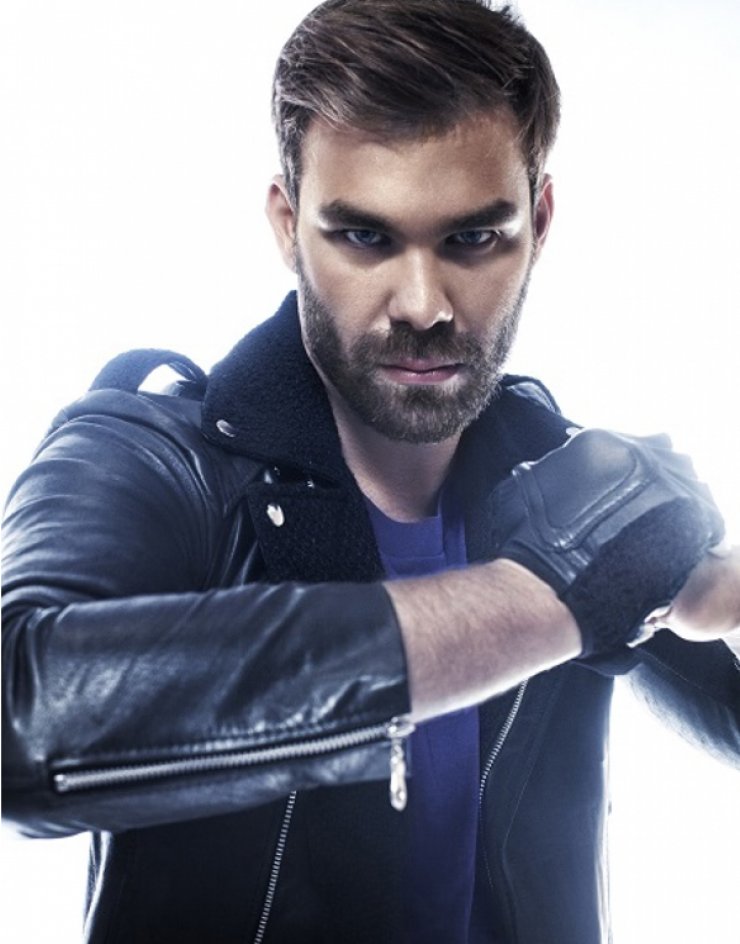 To Re.buke Beach Bar παρουσιάζει το Γιώργο Σαμπάνη