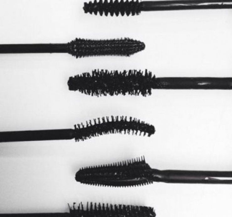 Βουρτσάκι μάσκαρα: 4 διαφορετικοί τρόποι χρήσης του! 